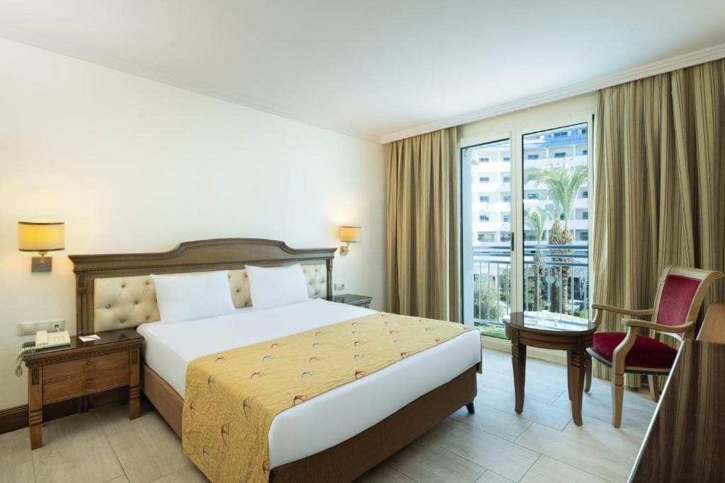 CRYSTAL ADMIRAL AQUA COLLECTION (EX. CRYSTAL ADMIRAL RESORT SUITES & SPA) — фото 2